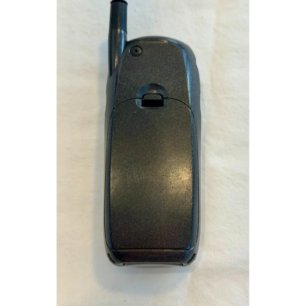 Kyocera 2325 Cellular Candybar‎ phone
